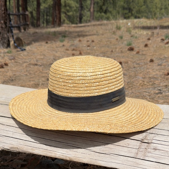 GIGI PIP Accessories - Gigi Pip Straw Hat, size 5 S/M, excellent condition